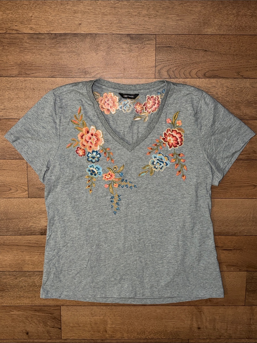 Driftwood Size Large Floral Embroidered Short Sleeve Tee Shirt 100% Cotton L Lux
